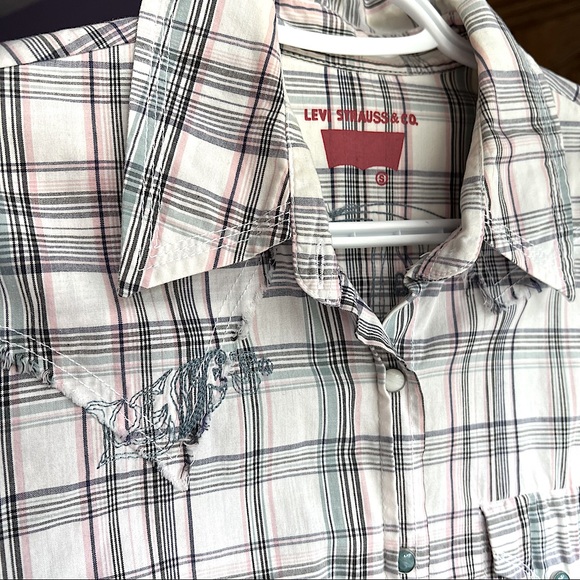 Levi’s Button Down Embroidered Shirt - Picture 1 of 8